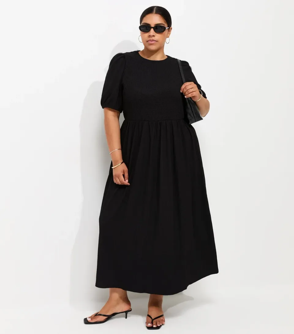 Women's Plus Size Black Shirred Bodice Short Sleeve Midi Dress Curves