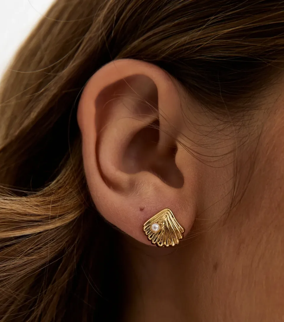 18ct Gold Plated Small Shell Stud Earrings