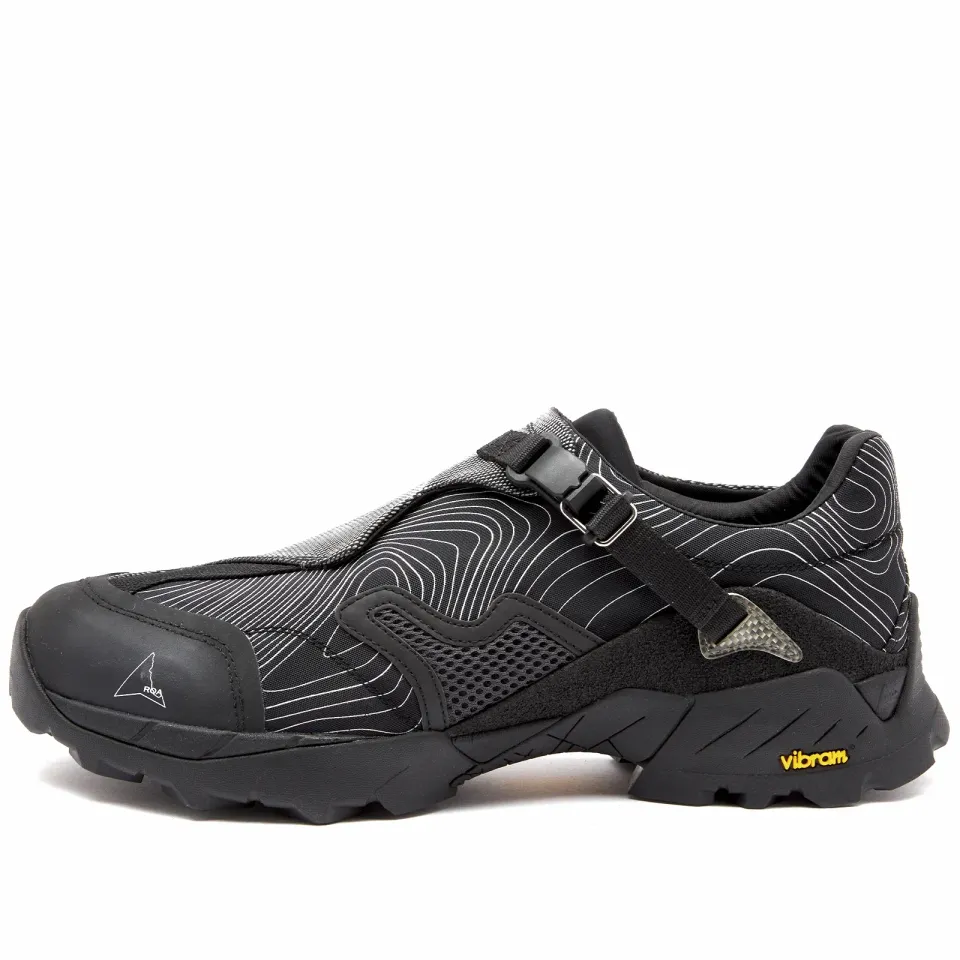 Minaar Strapped Hiking Sneaker