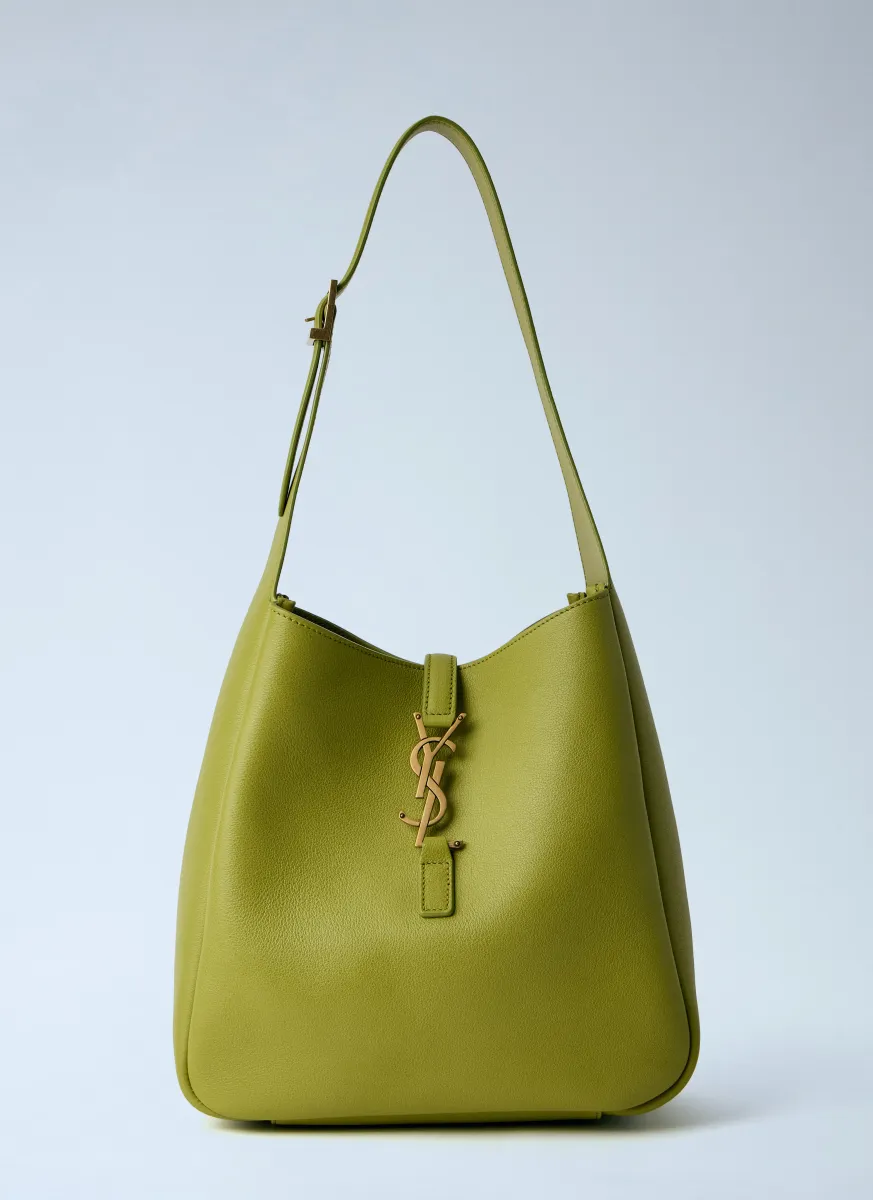 Le 5 À 7 Supple Small Shoulder Bag