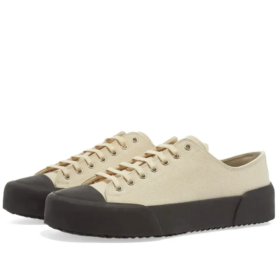 Canvas Low Sneaker