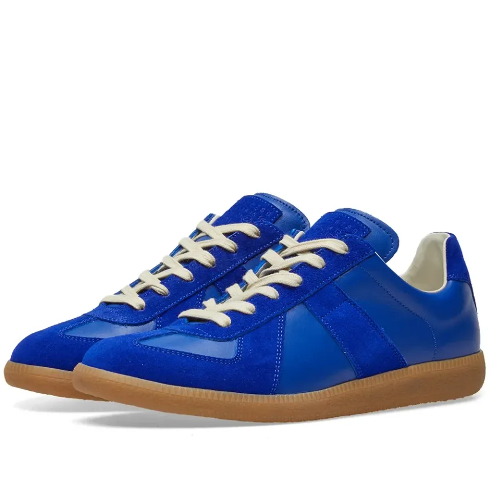 22 Classic Replica Sneaker