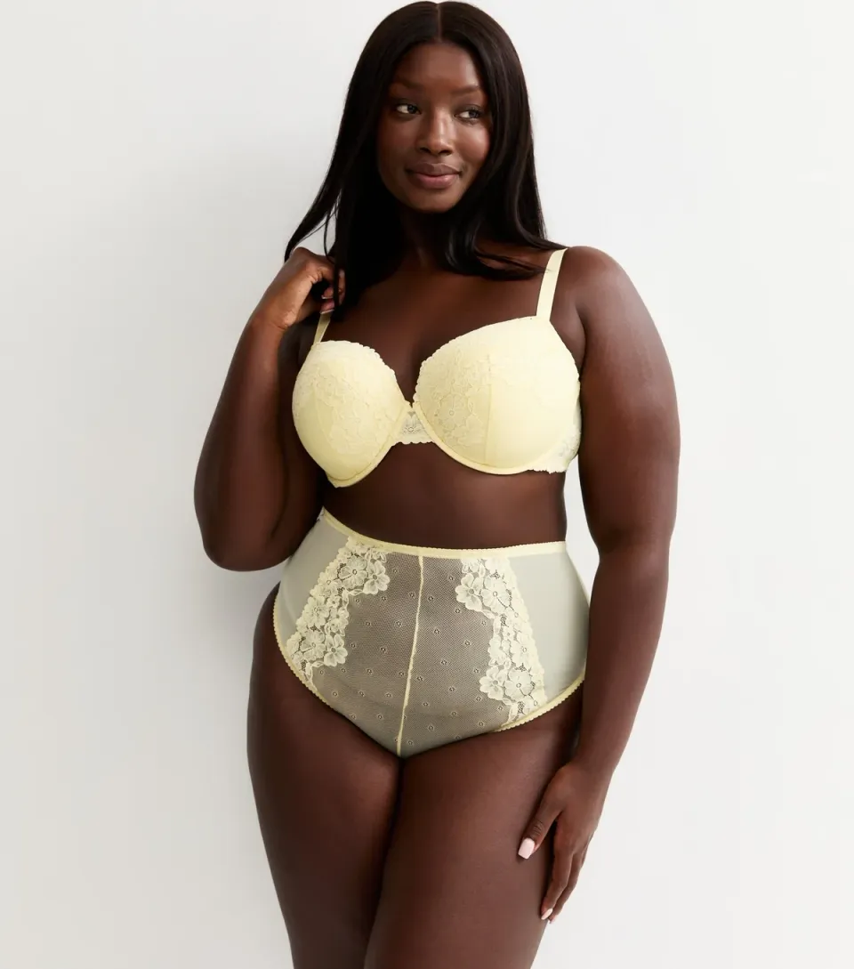 Women's Plus Size Light Yellow Floral Lace Plunge Bra Curves