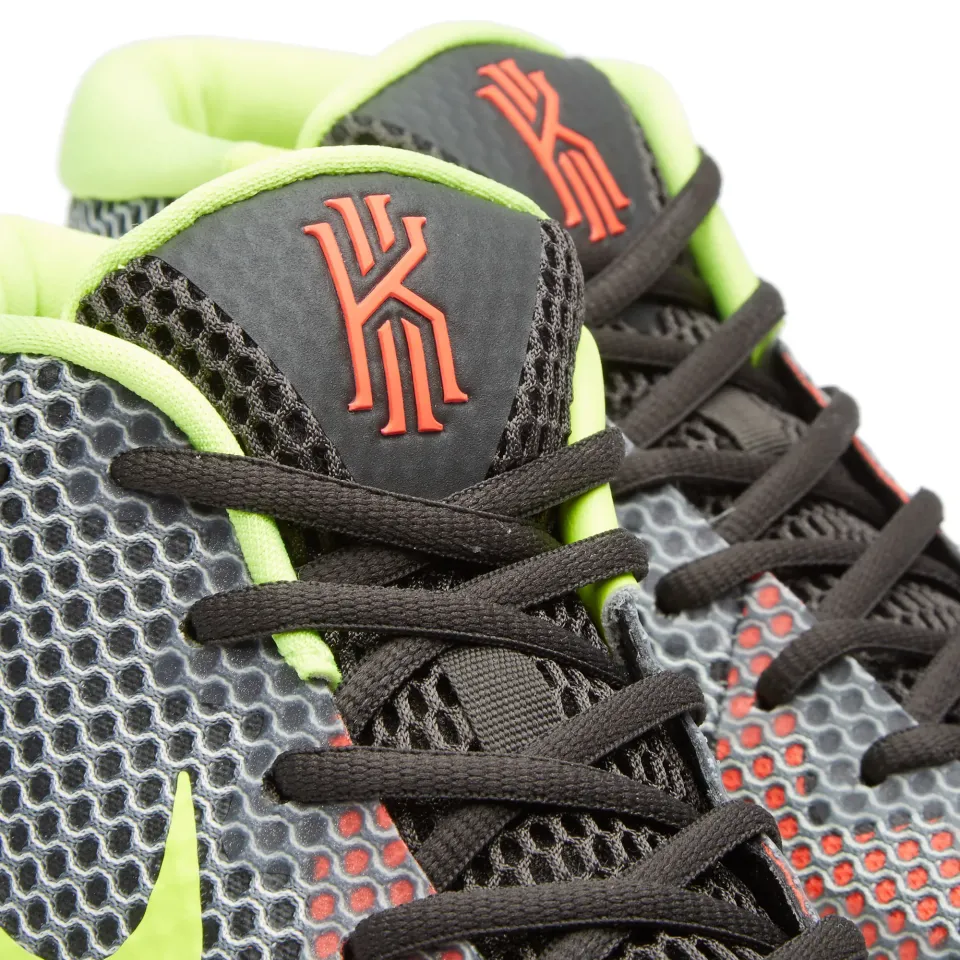 Kyrie 1