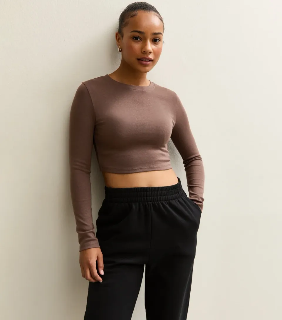 Women's Petite Brown Crew Neck Long Sleeve Top