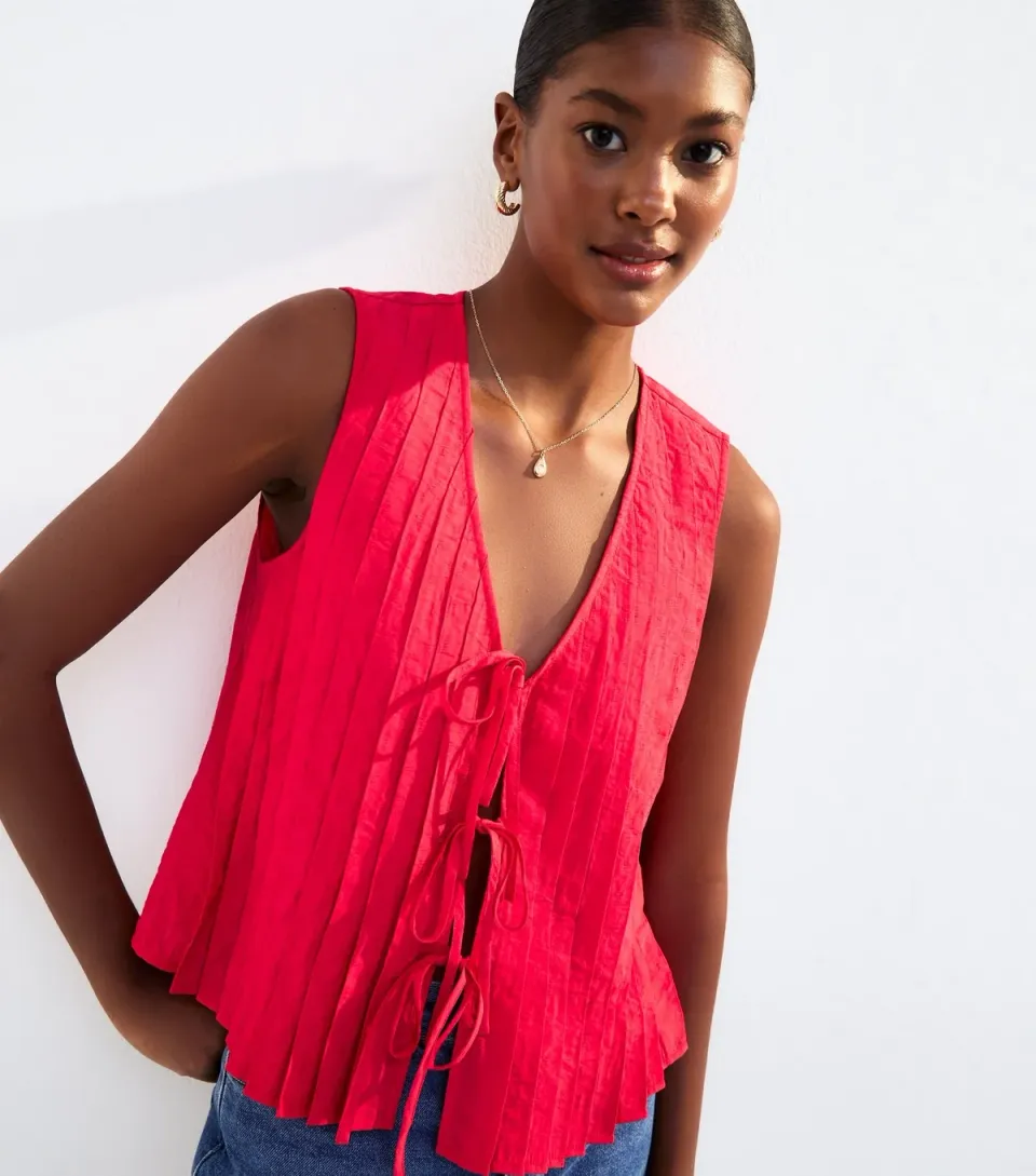 Women's Black Pleated Tie Front Sleeveless Top