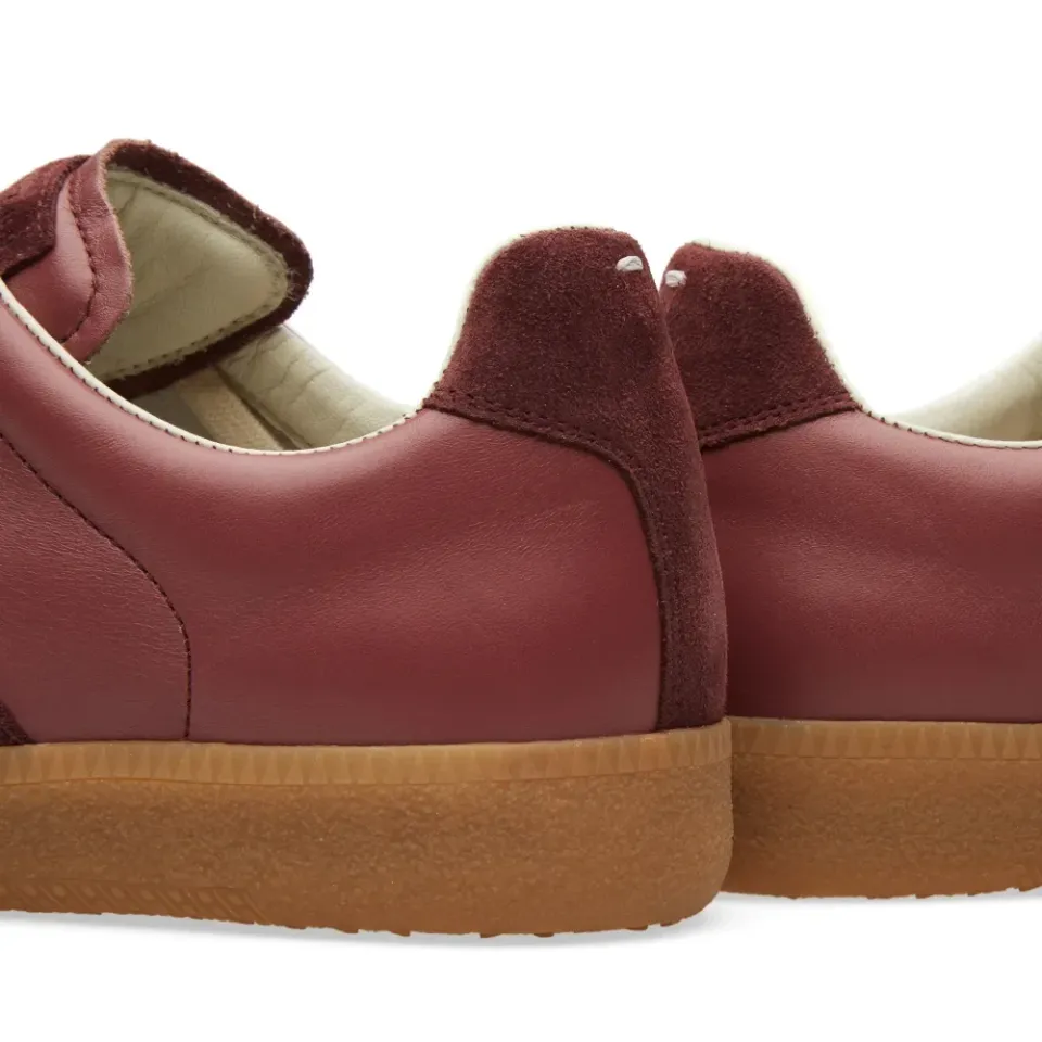 22 Replica Low Sneaker