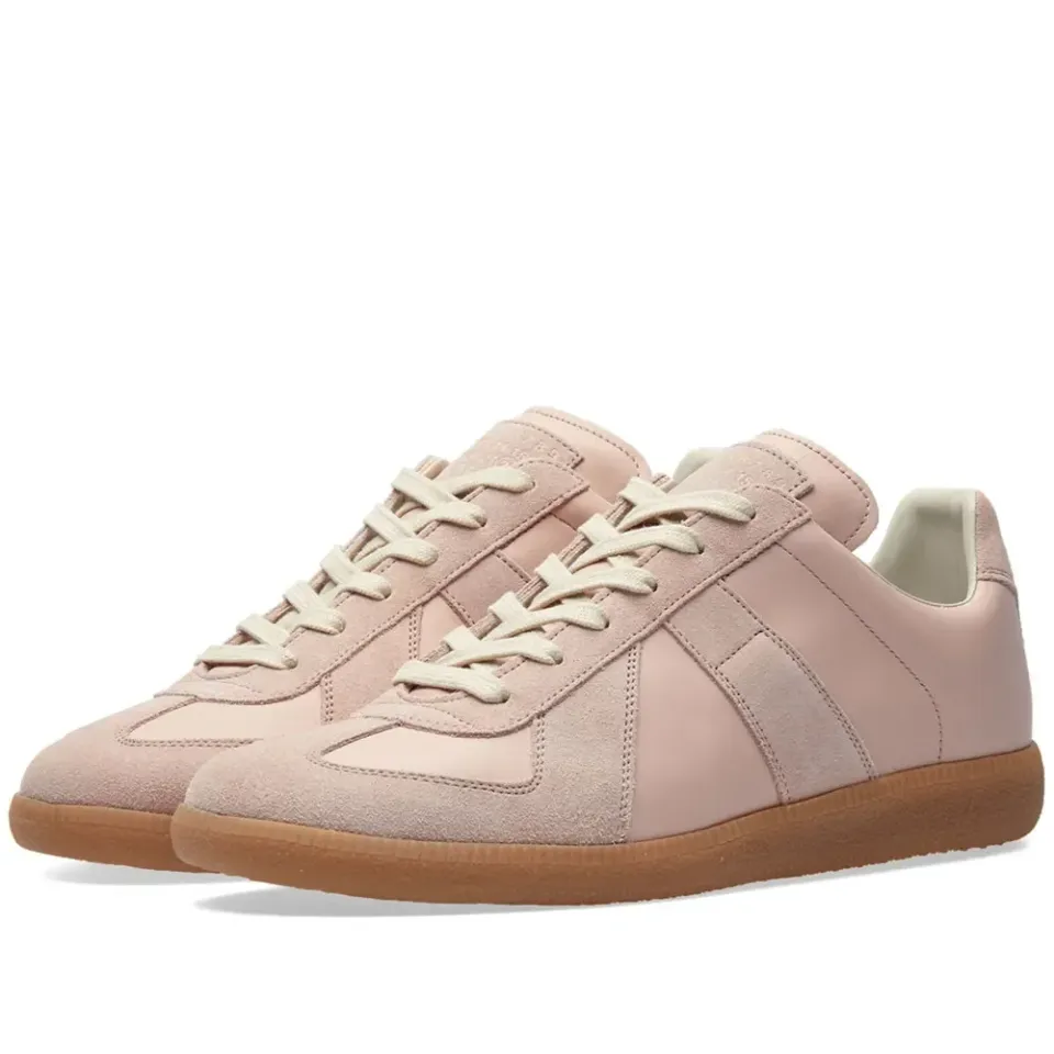 22 Classic Replica Sneaker