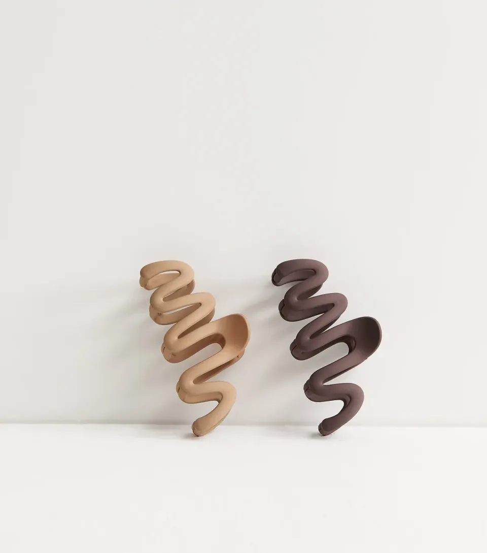 Pack of 2 Brown Matte Wiggly Hair Claw Clips