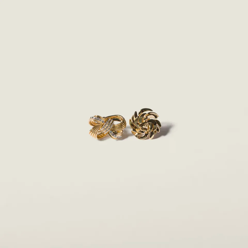 Metal earrings with crystals