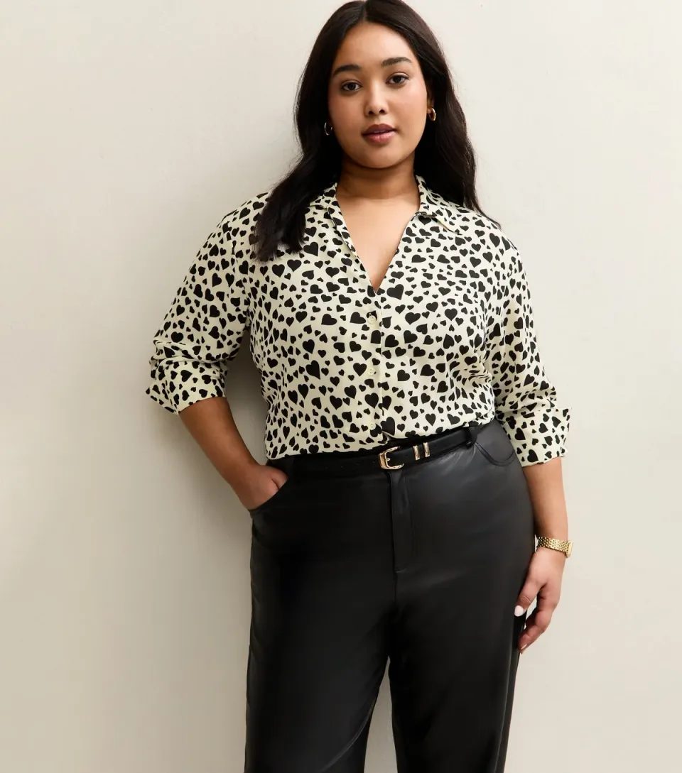 Women's Plus Size White Heart Print Shirt Curves