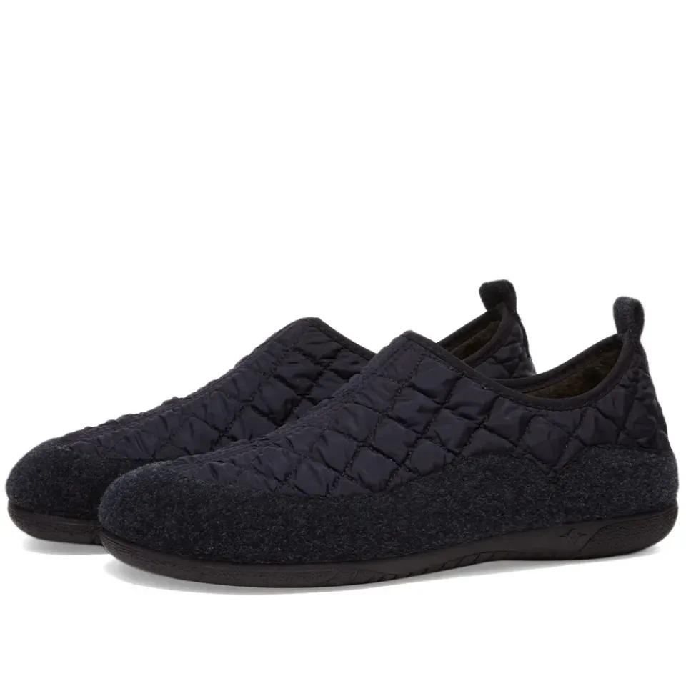 Guru's Roomshoes Quilted Houseshoe