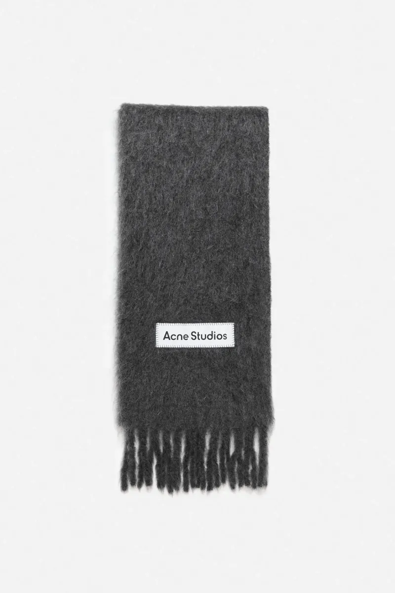 Two-tone wool scarf