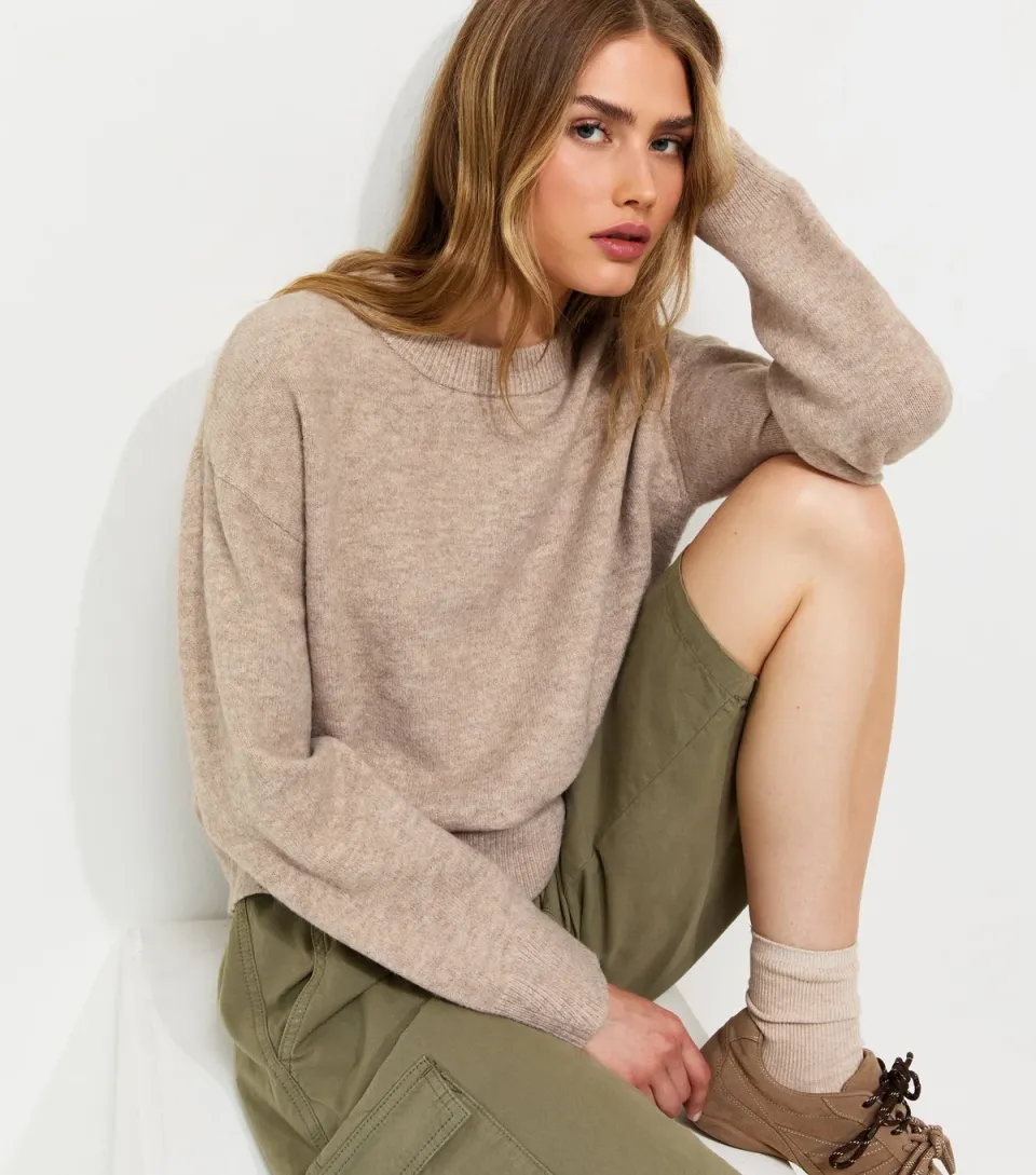 Women's Black Midweight Crew Neck Jumper