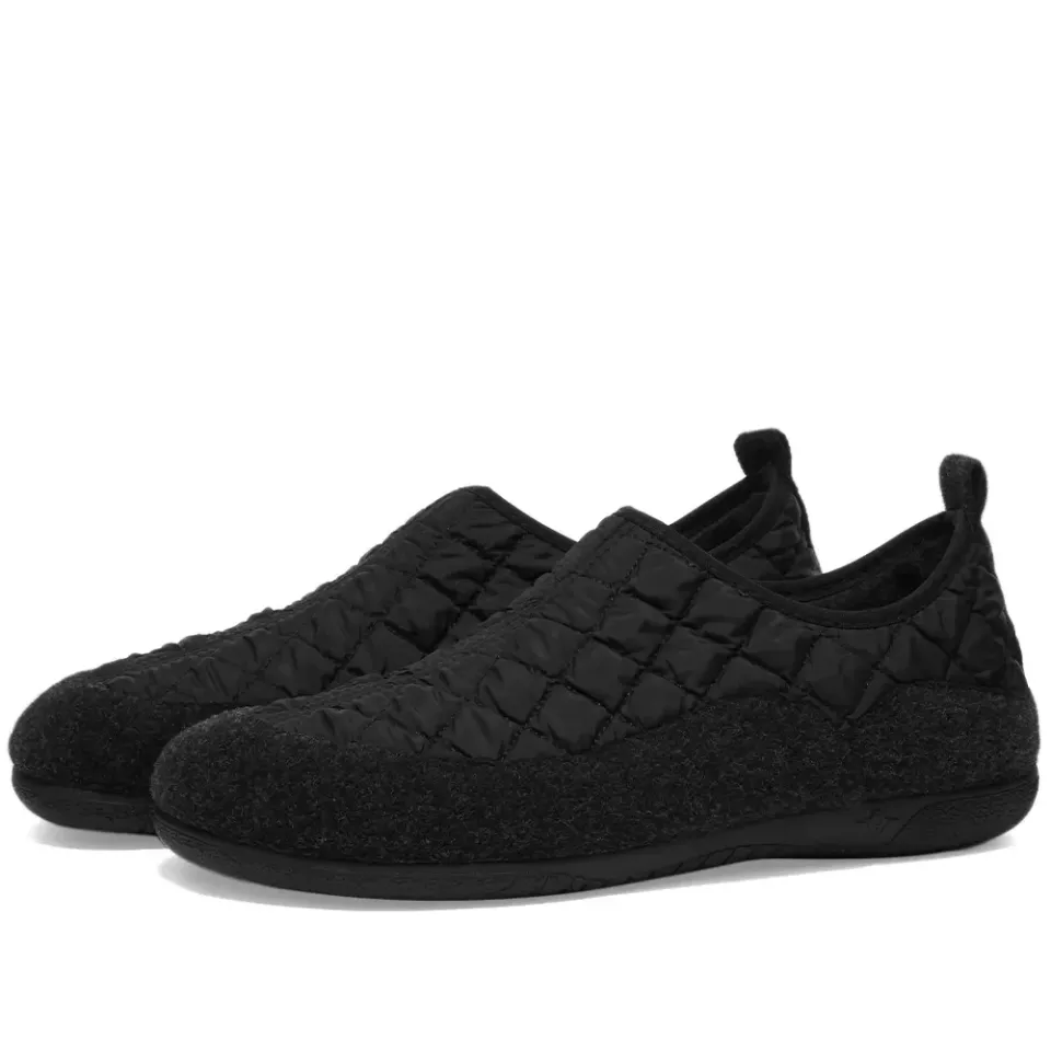 Guru's Roomshoes Quilted Houseshoe