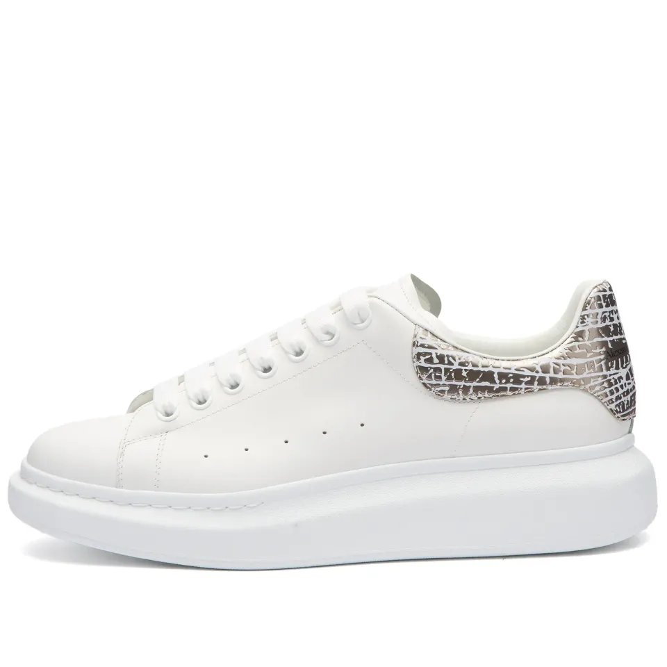 Dragonfly Heel tab Oversized Sneaker