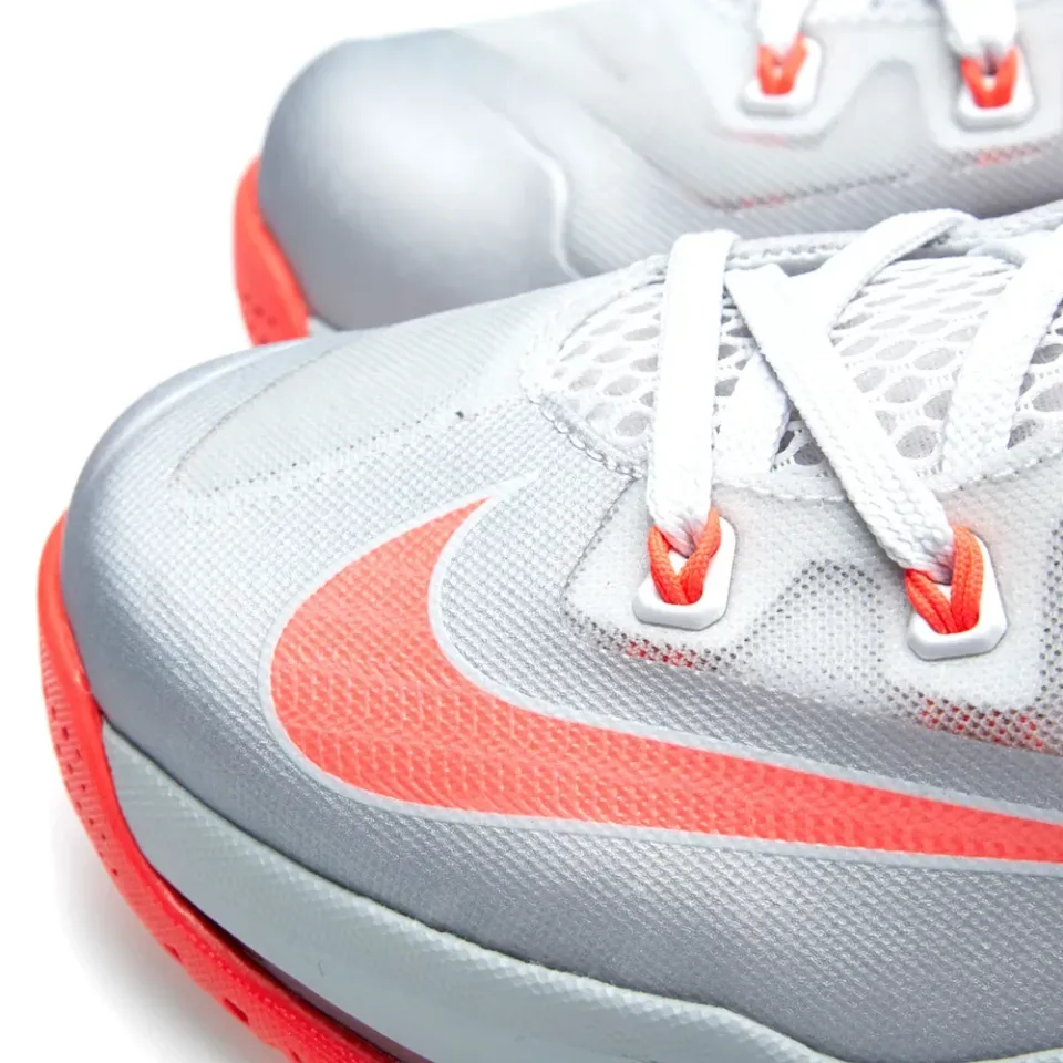 Max LeBron XI Low 'Laser Crimson'