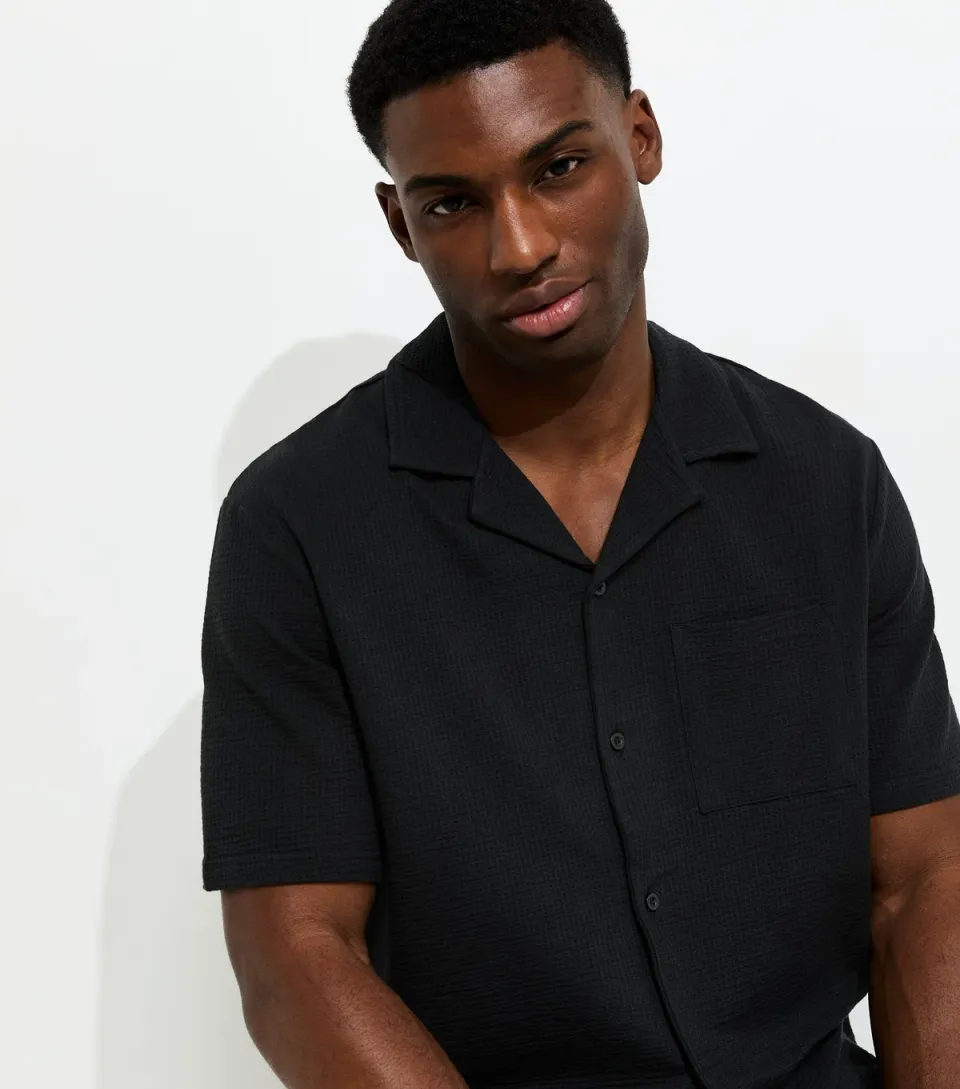 Men's Black Cotton Rich Relaxed Textured Short Sleeve Shirt