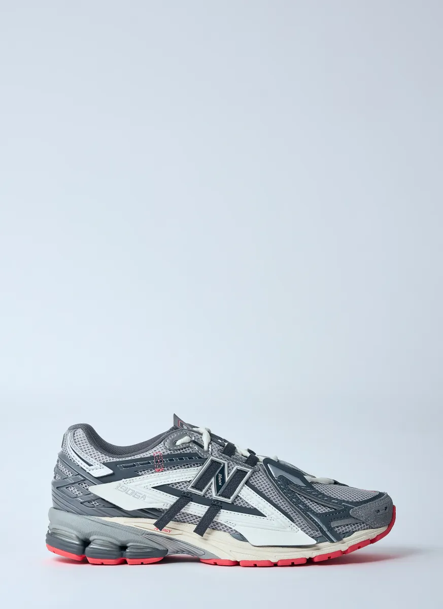 1906A Sneakers