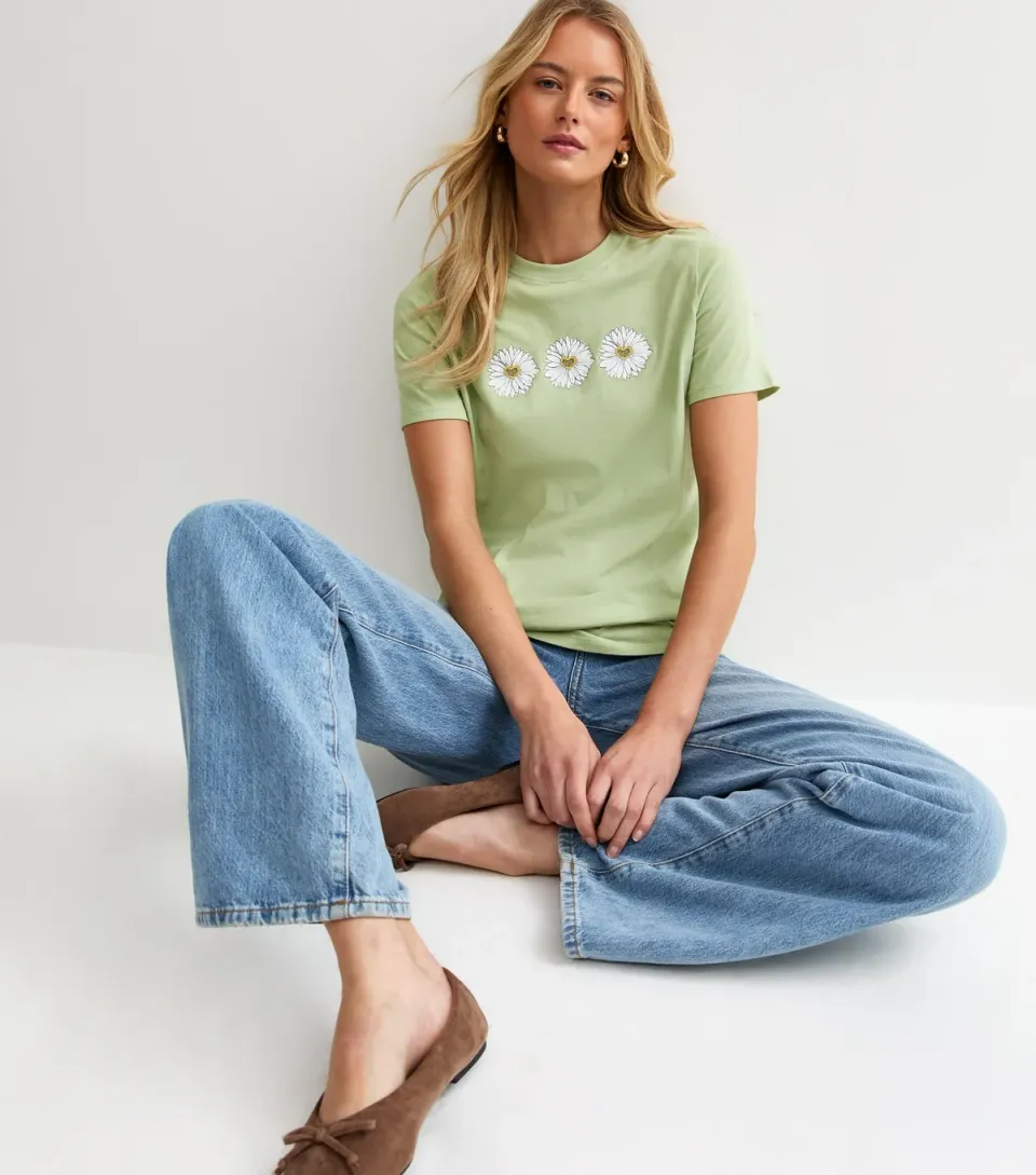 Women's Tall Green Daisy Print T-Shirt