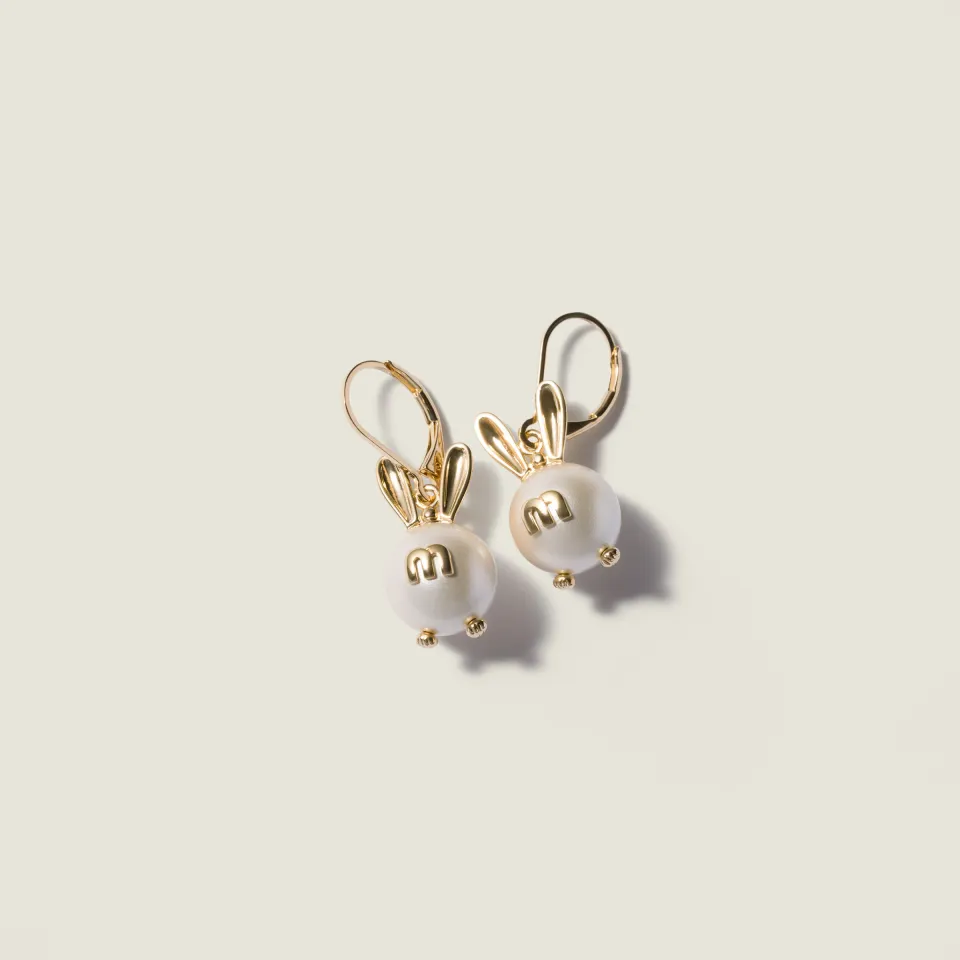 Metal earrings with pendant