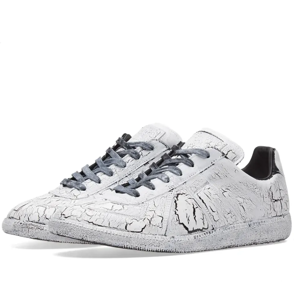 22 Replica Low Cracked Sneaker