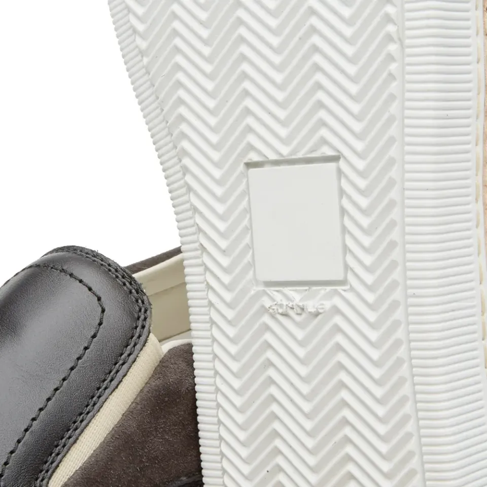 22 Slip On Sneaker