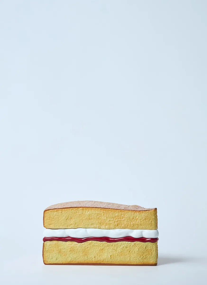 Victoria Sponge Clutch