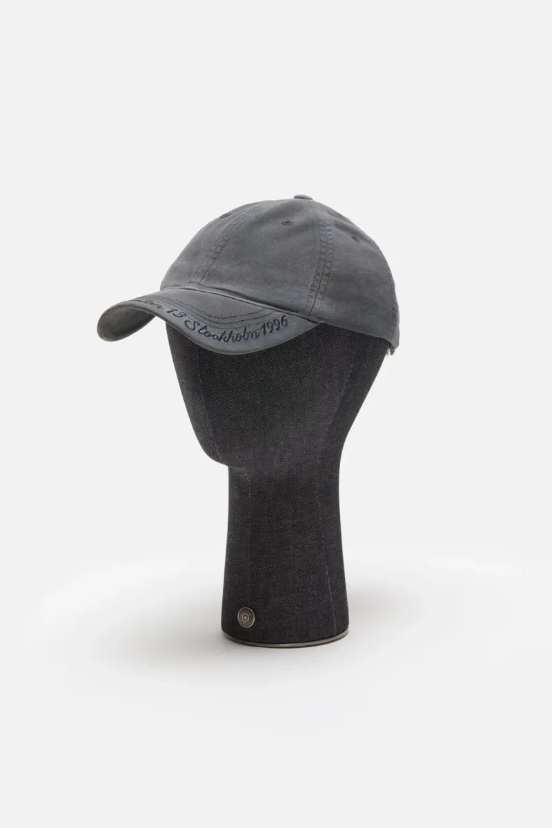 Logo cap
