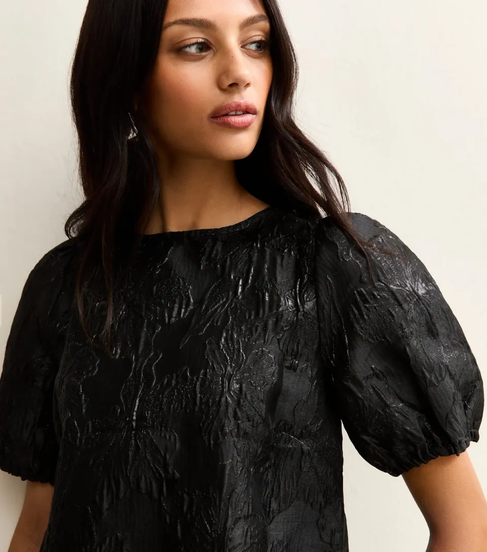 Women's Black Floral Jacquard Short Sleeve Top