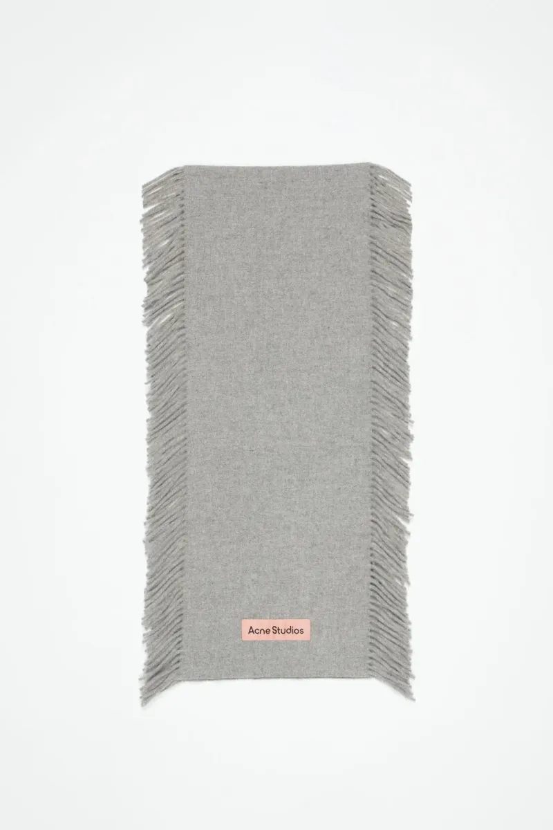 Fringe wool scarf