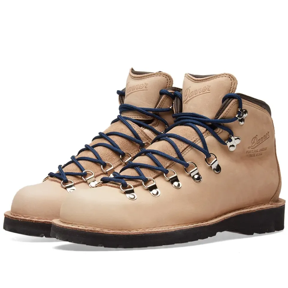 Mountain Pass Boot