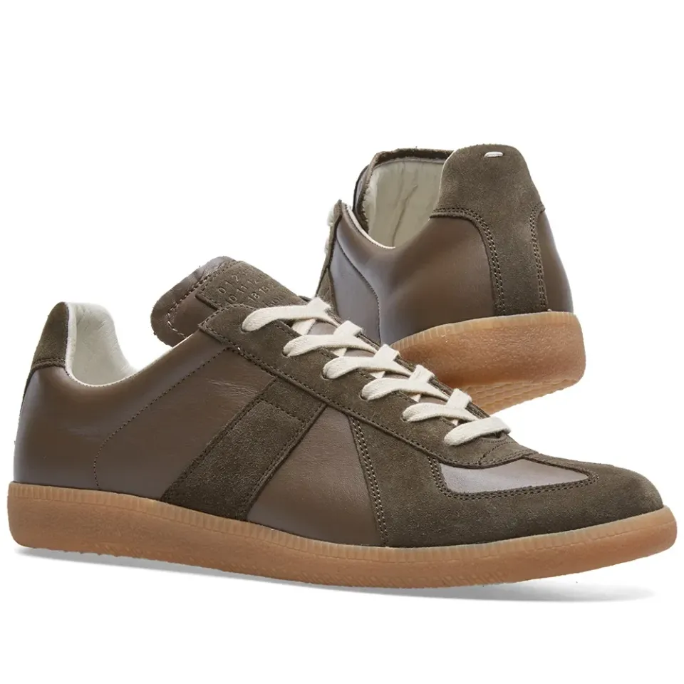 22 Replica Low Sneaker