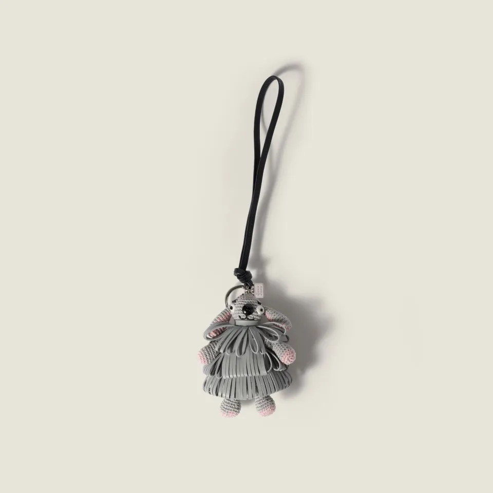 Wool and leather key ring trick