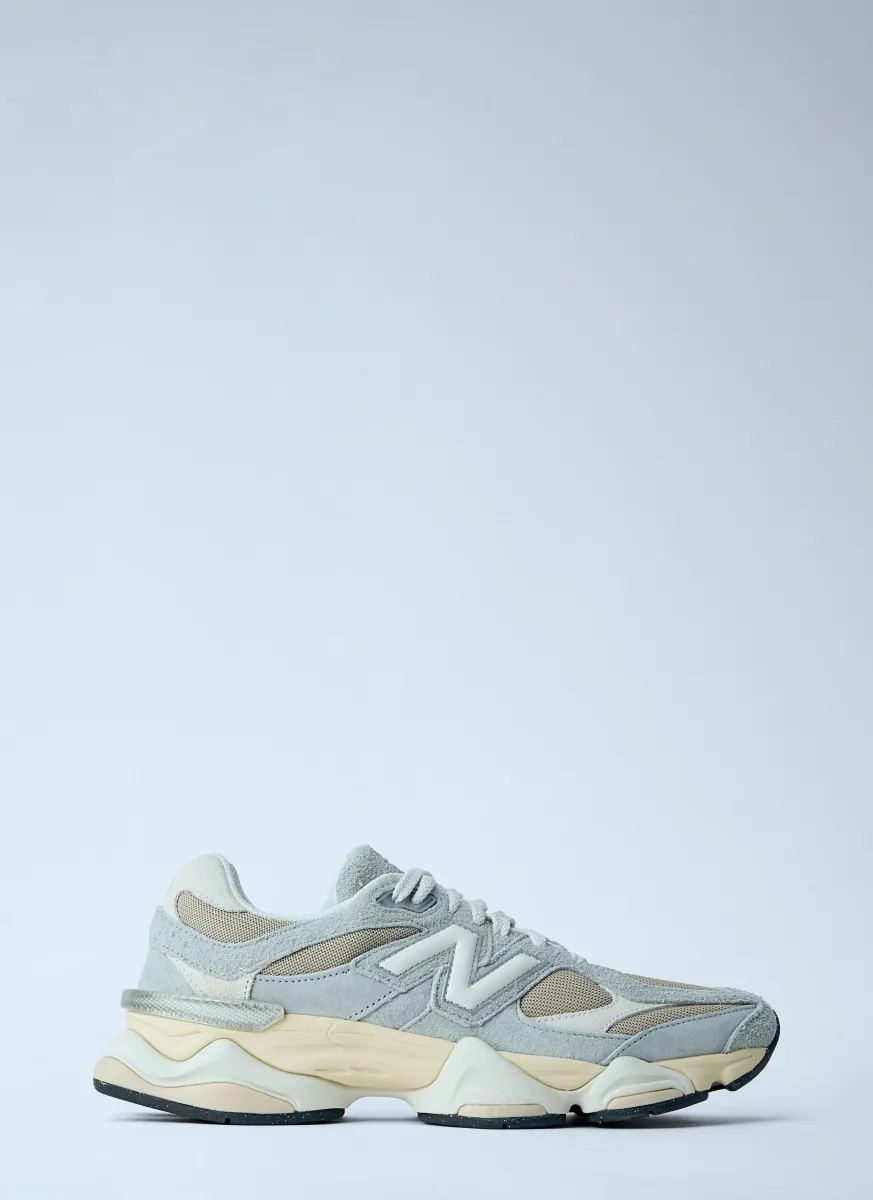 9060 Sneakers
