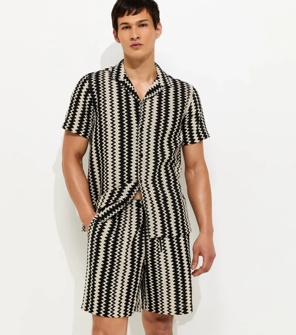 Men's Black Regular Zig Zag Shorts
