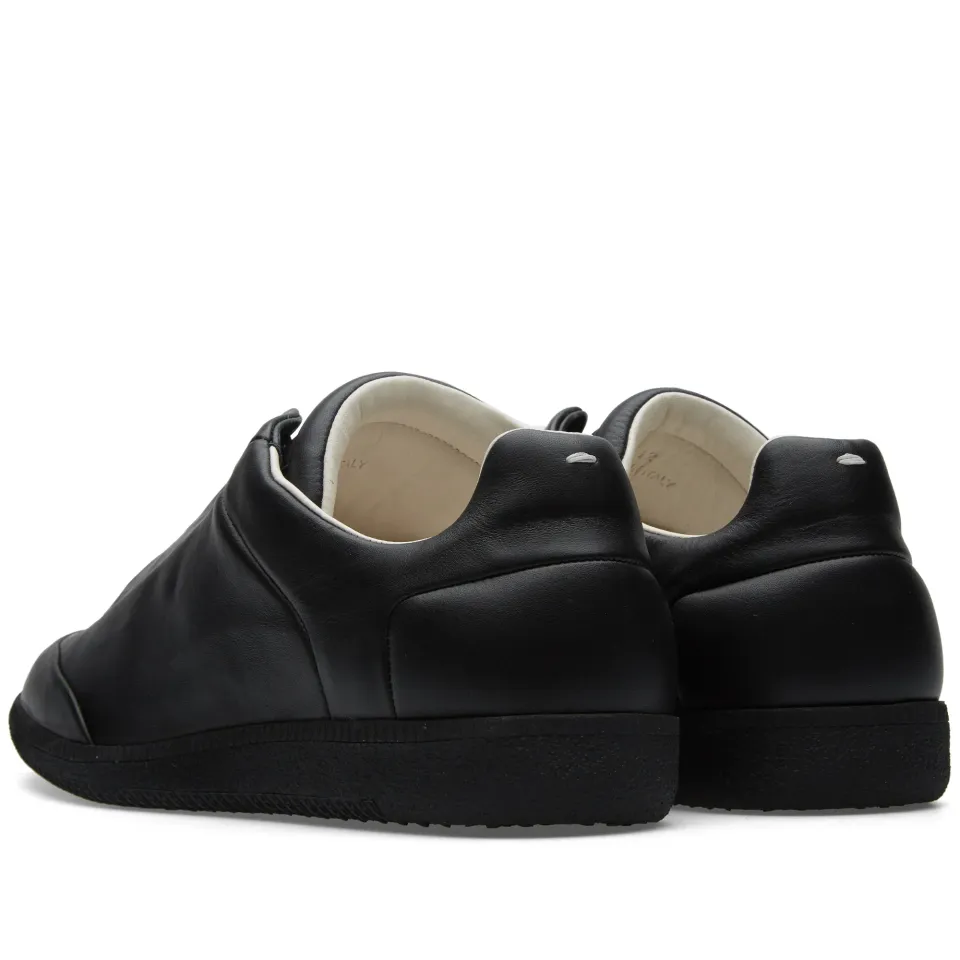 22 Future Low Sneaker
