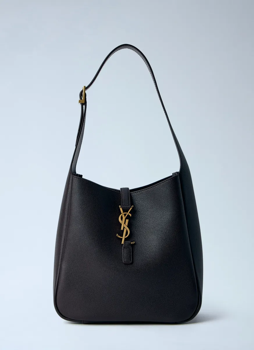 Le 5 À 7 Supple Small Shoulder Bag