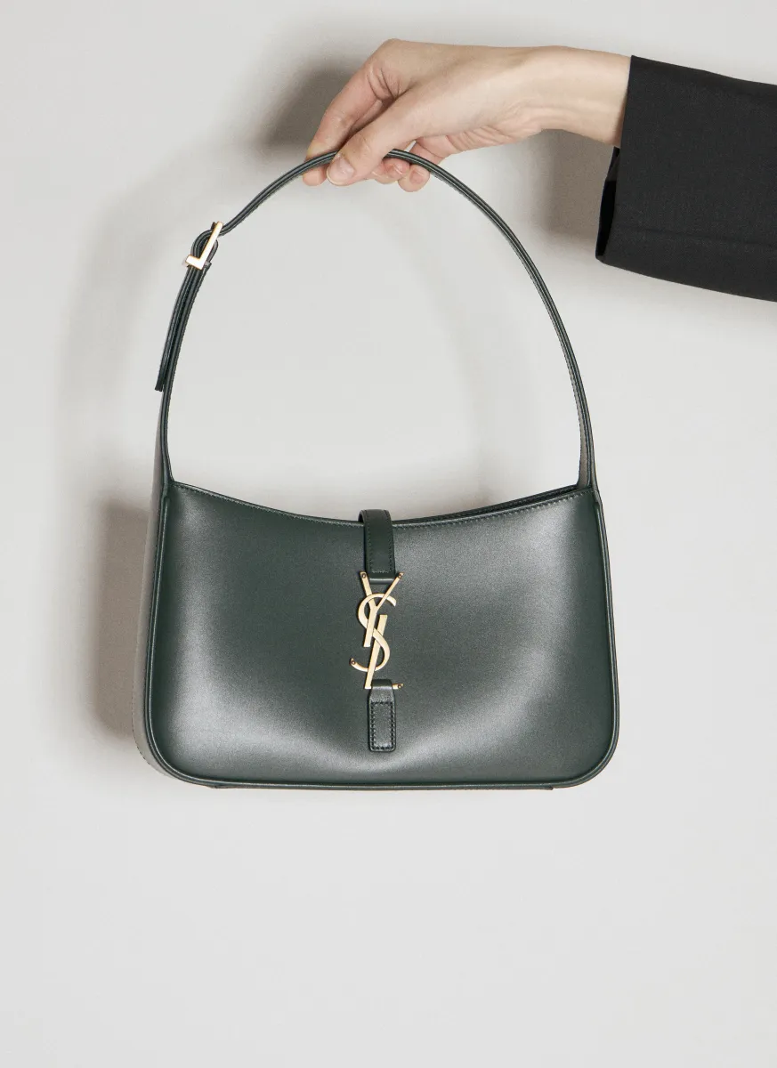 Le 5 À 7 Hobo Shoulder Bag