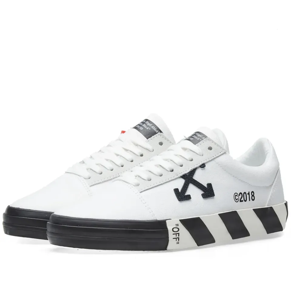 Low Top Sneaker