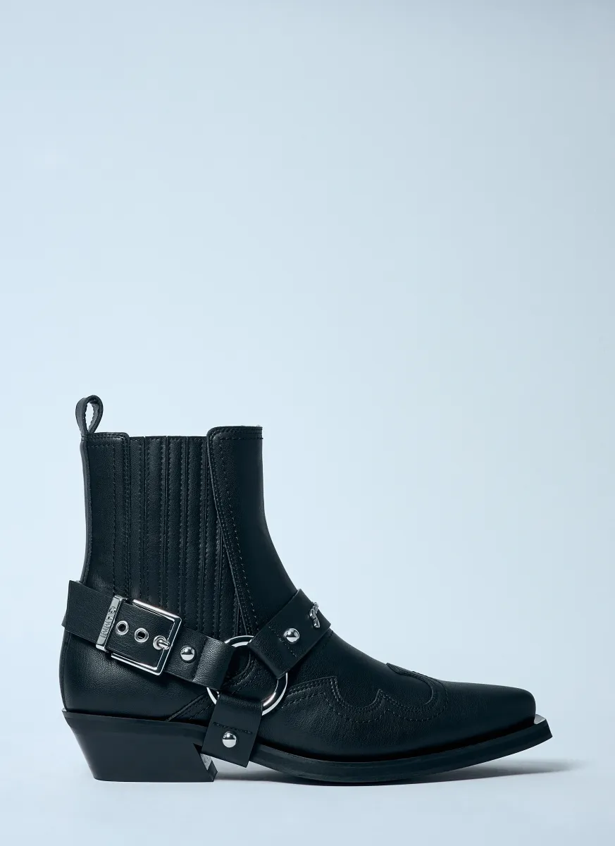 Low-Cut Western Chelsea Boots