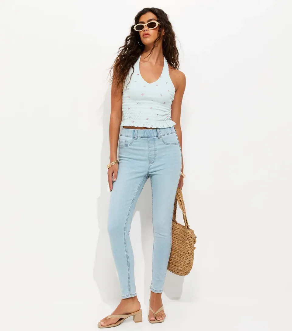 Women's Light Blue Lift & Shape Emilee Jeggings