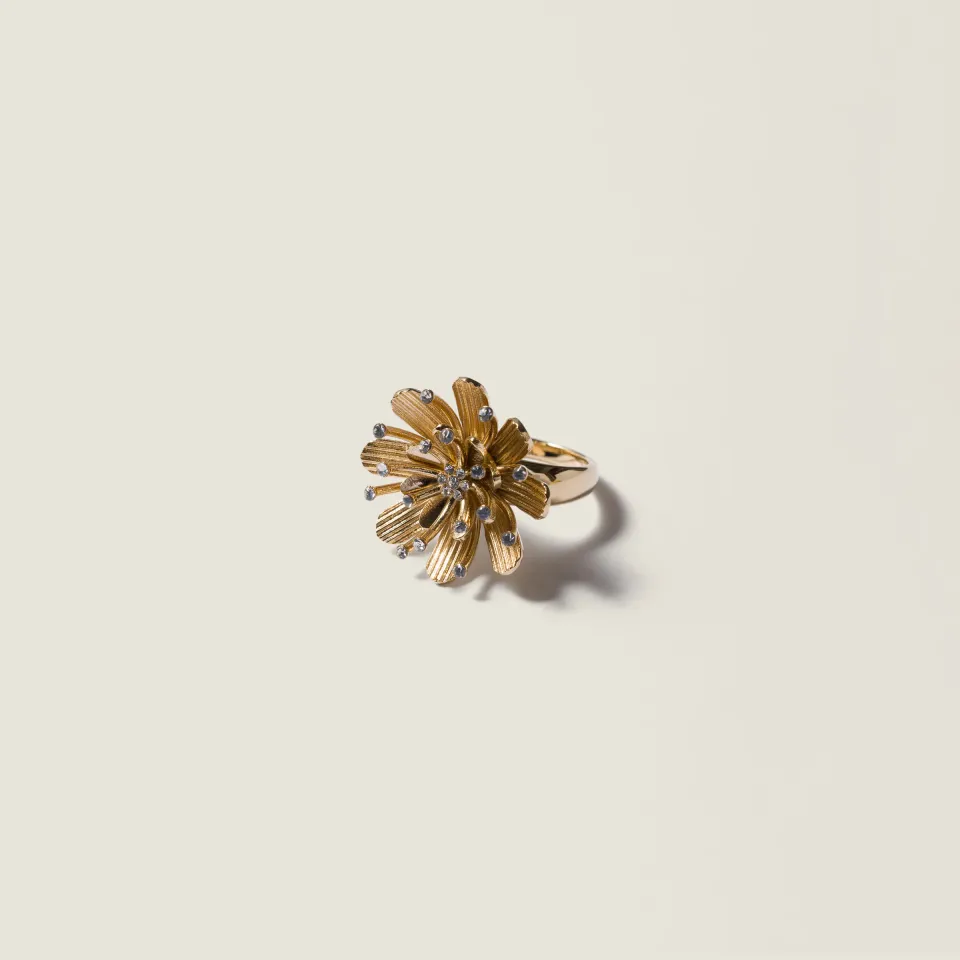Metal ring with crystals