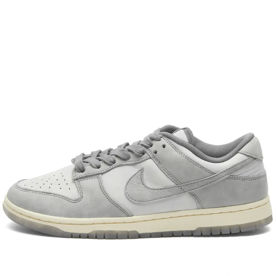 W Dunk Low