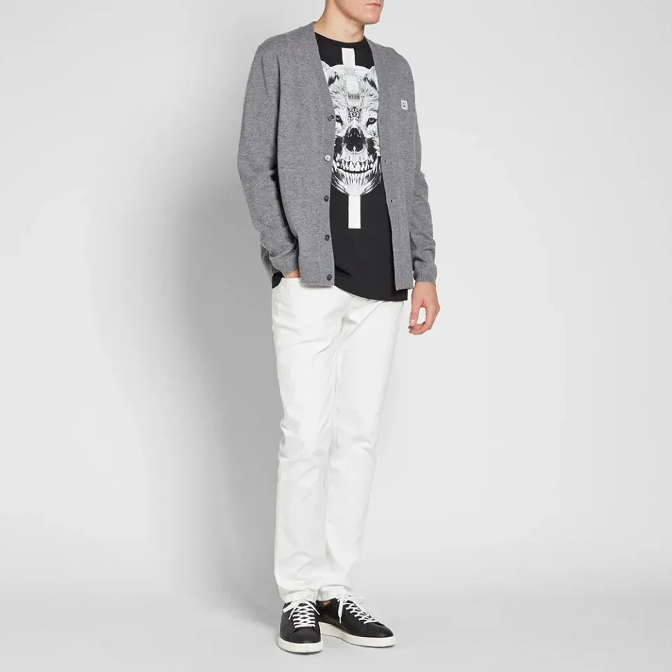 Moises Tee