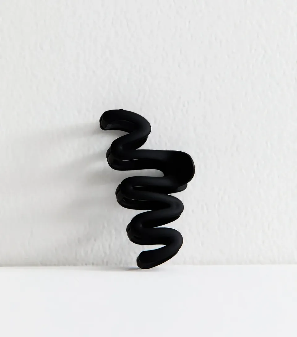 Black Matte Wiggly Hair Claw Clip