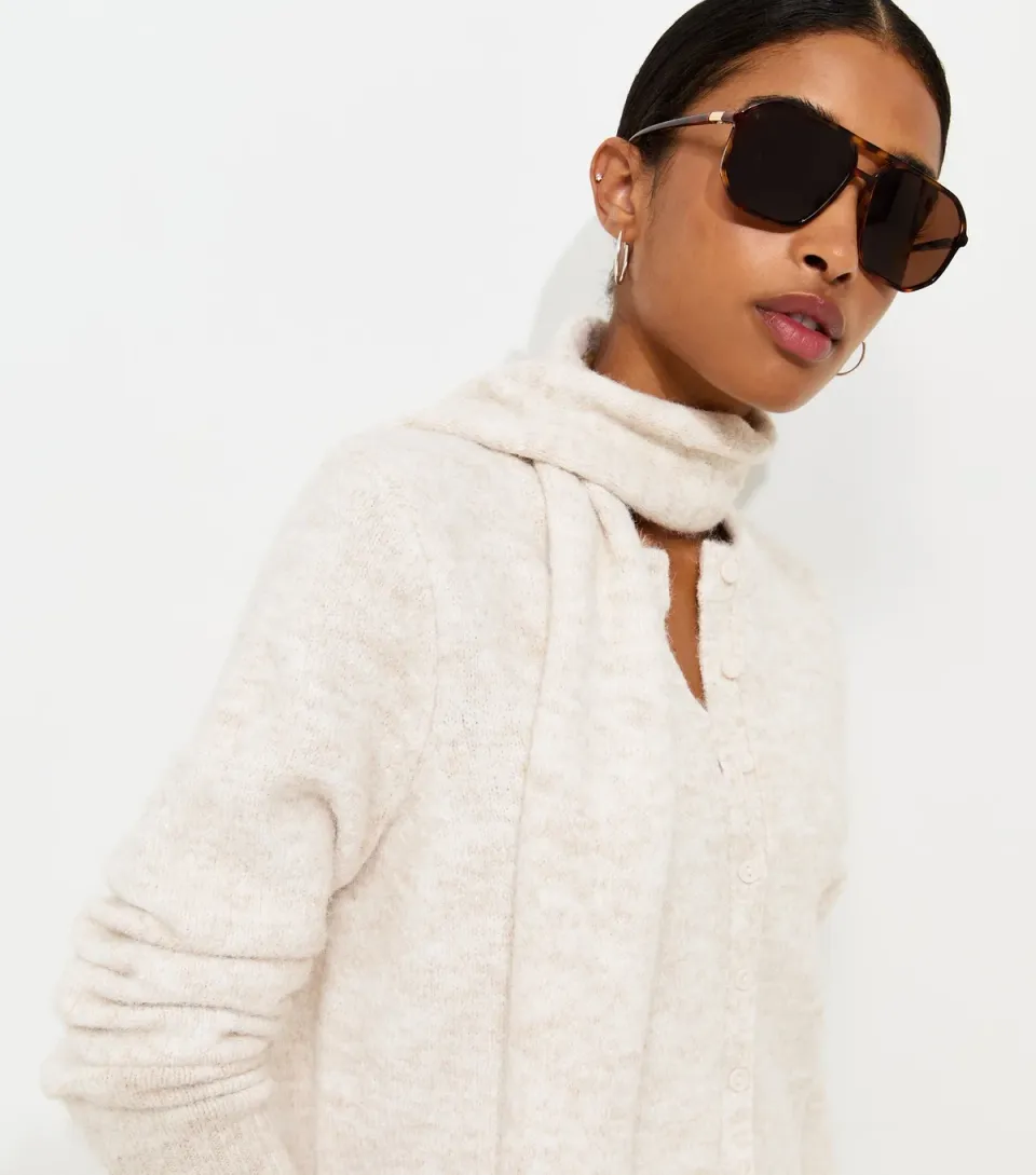 Women's Off White Knitted Detachable Scarf Cropped Cardigan