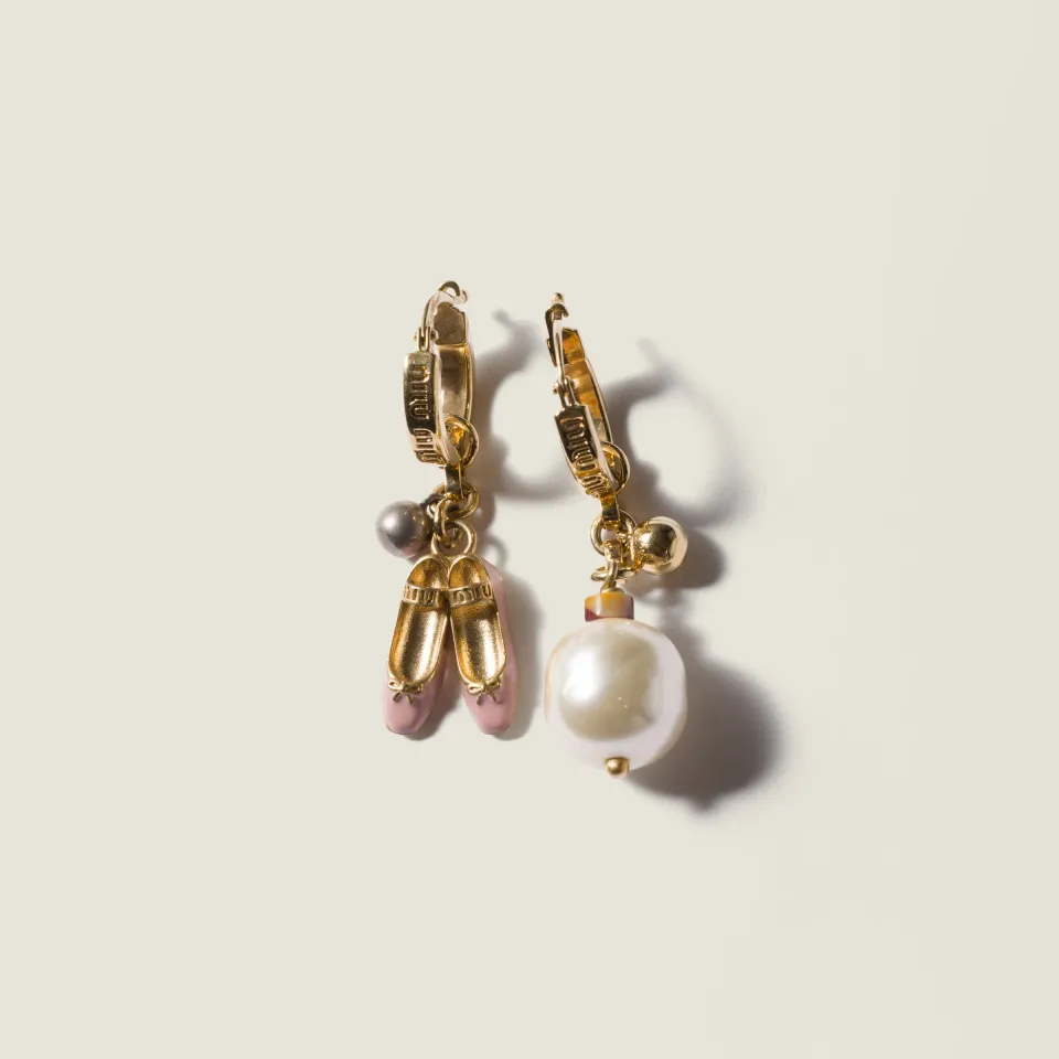 Metal pendant earrings