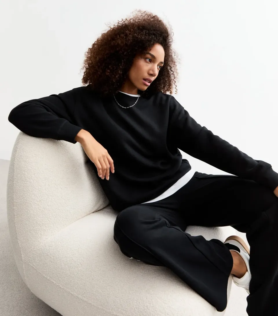 Women's Black Crew Neck Sweatshirt