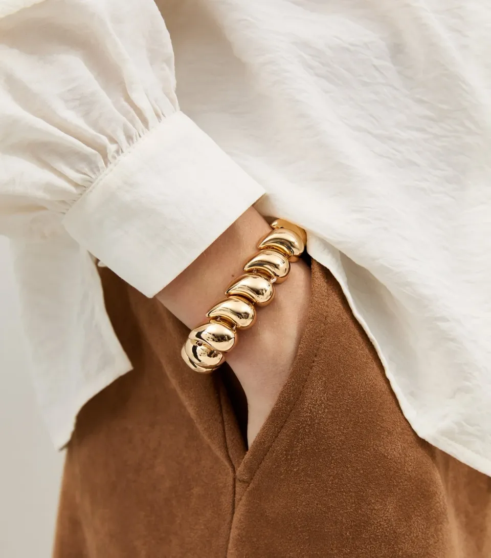 Gold Tone Sleek Circle Pebble Stretch Bracelet